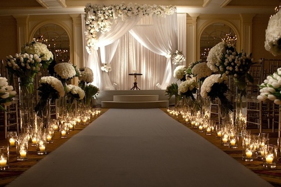 Sophisticated and elegant ceremony by SoCo Events.